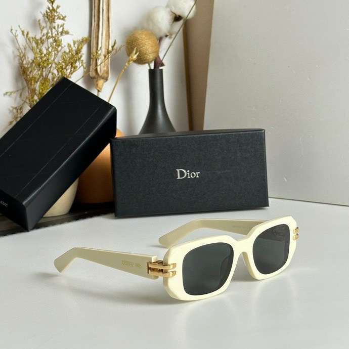 Picture of Dior Sunglasses _SKUfw54044625fw
